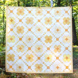 Patrón de colcha de regazo con botones de oro (PDF) de Jen Daly Quilts