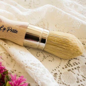 Dixie Belle LA PETITE Paint Brush for Furniture || Dixie Belle Paint || Natural Bristle, Great for Details and Corners || Ships Same Day