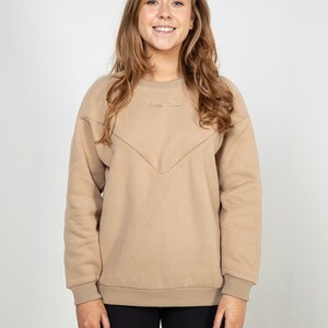 Breastfeeding oversized crew neck jumper image 4