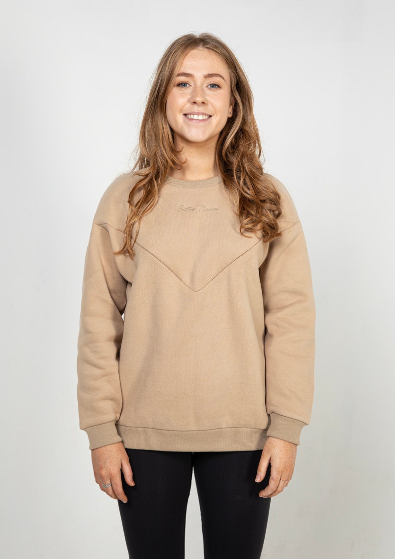 Breastfeeding oversized crew neck jumper image 4