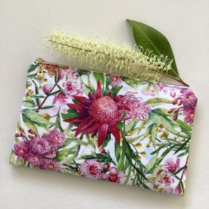 Australian Flowers/Australian Gifts/Carlie Edwards/ Makeup Case/ Waratah/Gift for Women/Australian Floral Gifts/ Waratah Gifts/ Flower Purse