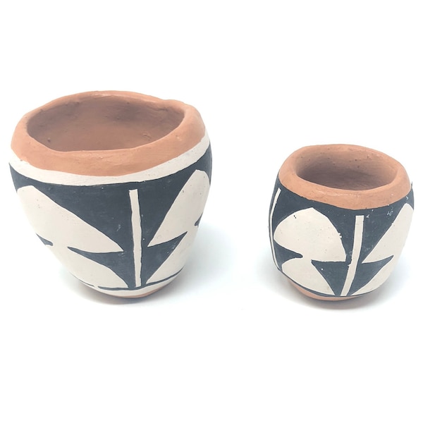 Vintage set of two mini Santo Domingo clay pots by Gary Tenorio, hand-painted