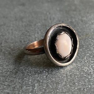 Vintage Size 5 1/4 Pink Mother of Pearl Sawtooth Bezel Set Sterling Silver Circle Plate Ring