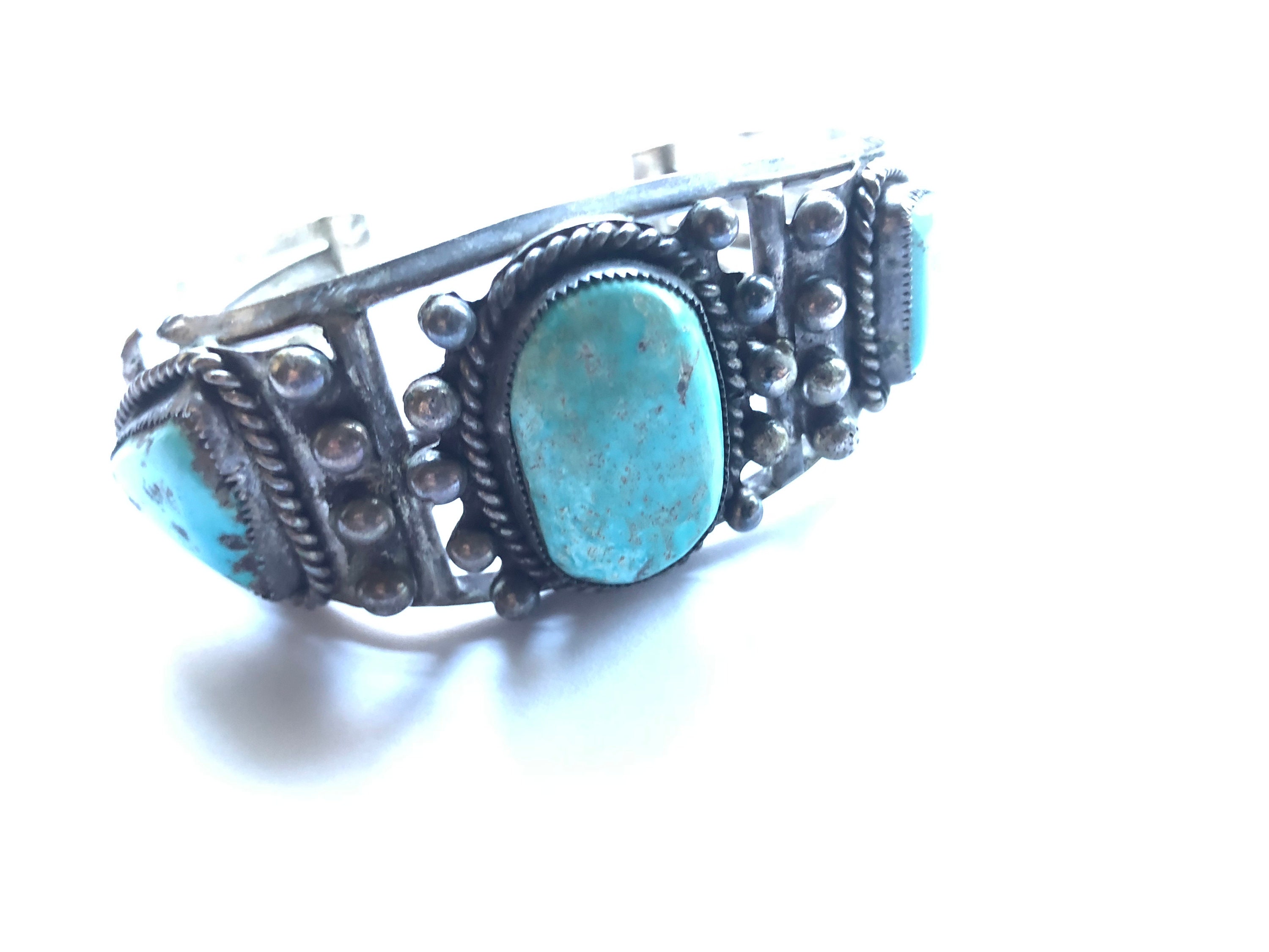 Brazalete Navajo Old Pawn de 68 gramos con tres piedras turquesas y plata de ley