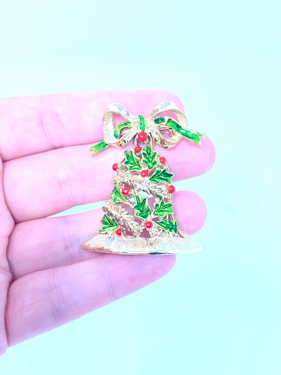Vintage Gerry’s holly berry Christmas bell brooch… - image 5