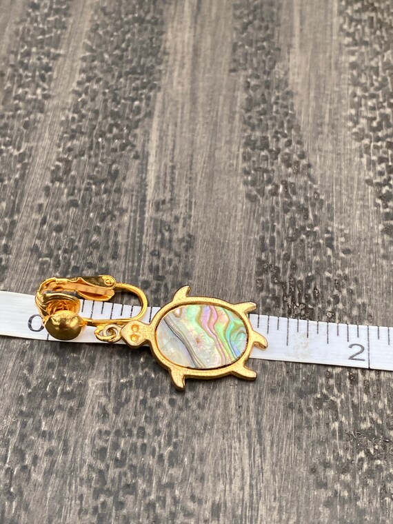 Vintage gold tone metal and abalone shell clip-on… - image 8
