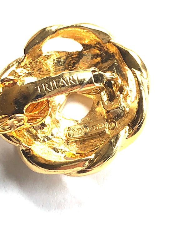Vintage Trifari gold and cream enamel round knot … - image 4