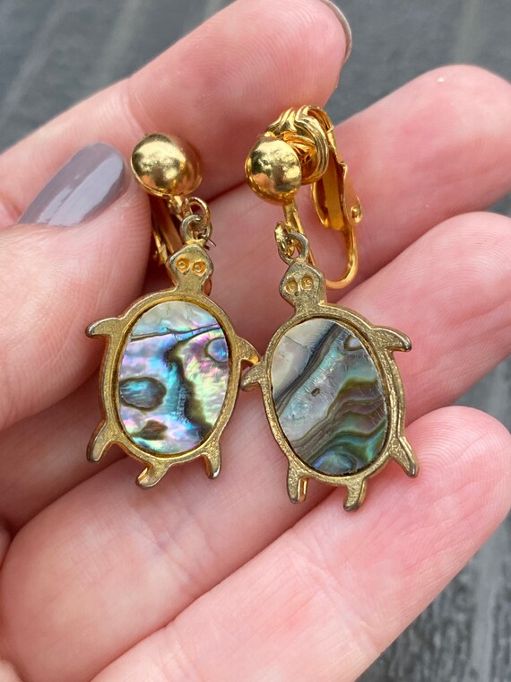 Vintage gold tone metal and abalone shell clip-on… - image 5