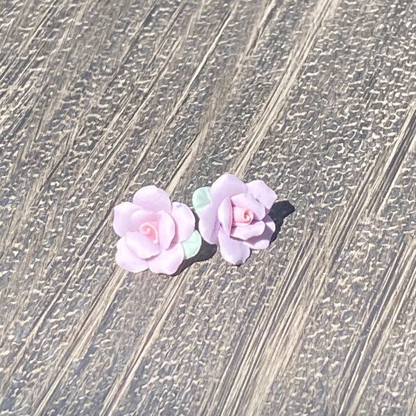 Vintage light purple rose 3D push-back earrings