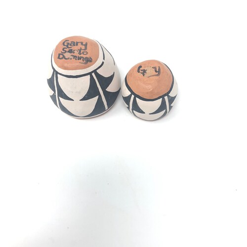Vintage set of two mini Santo shops Domingo clay pots by Gary Tenorio, hand-painted