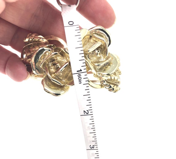 1950s gold tone hinged rose cuff bracelet - image 9