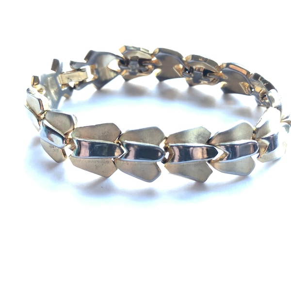 Vintage Crown Trifari Brushed and Polished Gold Tone Metal Link Bracelet