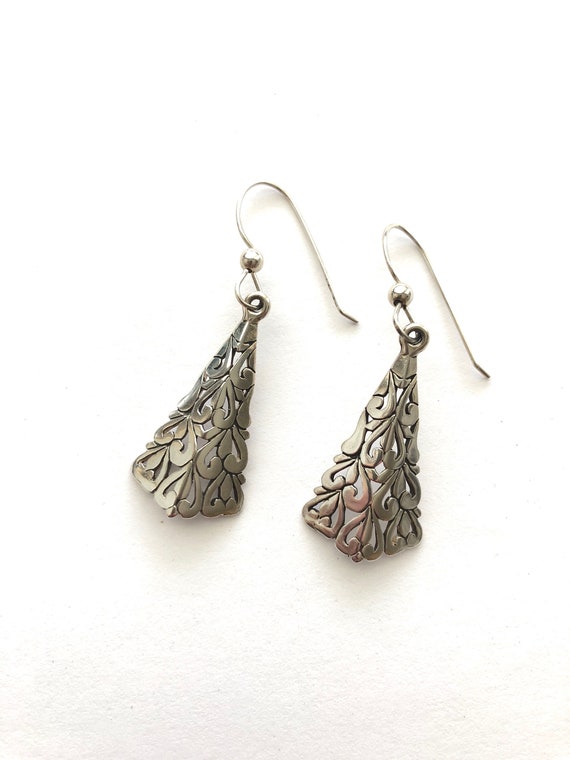 Vintage Sterling Silver Filigree Triangular Drop D