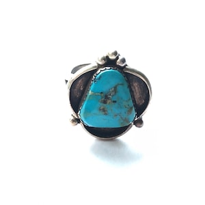 Vintage sterling silver and blue Kingman turquoise triangle ring, artist signed, size 7 3/4