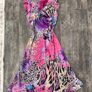 Wendekleid mit Blumen Animal Print: Rüschenärmel Y2K-Stil