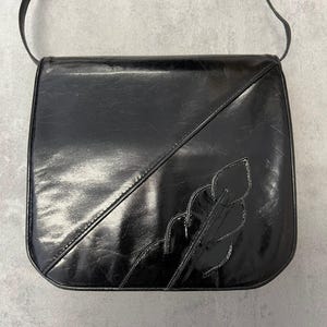 Vintage 1970s Neri Black Leather Shoulder Bag Made in Italy Leaf Detail