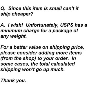 Puede incluir: Texto sobre fondo blanco. El texto dice: "P. Dado que este art&iacute;culo es peque&ntilde;o, &iquest;no puede enviarse m&aacute;s barato? R. &iexcl;Ojal&aacute;! Desafortunadamente, USPS tiene un cargo m&iacute;nimo por un paquete de cualquier peso. Gracias."
