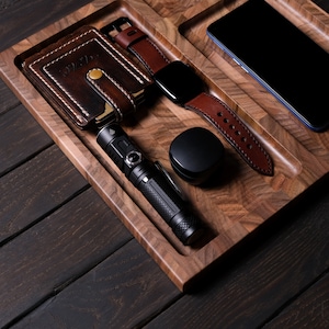Organiseur de bureau en bois fabriqué à la main pour homme - valet de chambre en bois de qualité supérieure pour portefeuille, montre, téléphone, accessoires EDC, organiseur de table de chevet