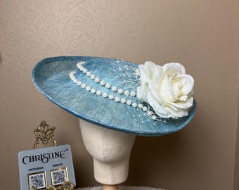 Queen blue white pearls flower hat