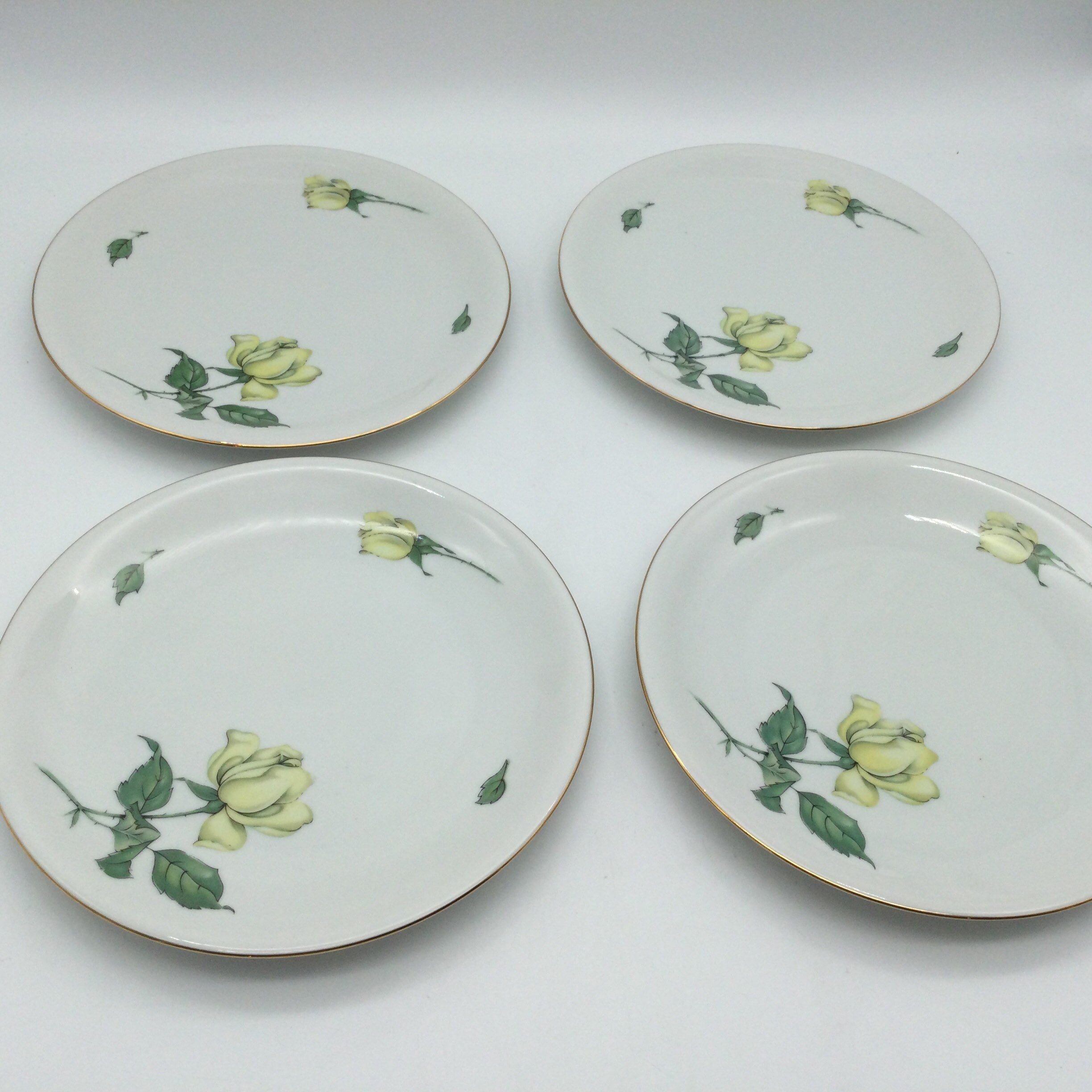 KPM白磁Covered Vegetable Dish with figure