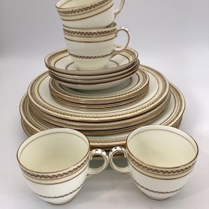 1937 Royal Doulton Repton RR 1366 V1705 - 20-Piece China Set for 4 - Vintage English Dinnerware with Gold Trim