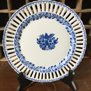Antique Ackermann & Fritze Rudolstadt Volkstedt Germany Armorial Plate