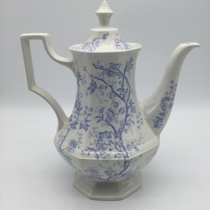 Vintage Johnson Brothers Hyde Park Blue 6 Cup Coffee Pot / Discontinued 1980-1982 / Rare