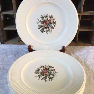 Wedgwood Edme Conway England / Set  of 6 Luncheon Plates / 1954 / Floral Center with Ribbed Edge