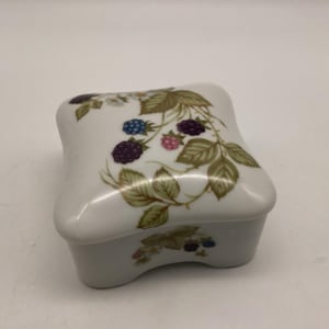 Vintage Takahashi Handpainted Berry Pattern Square Trinket Box / Jewelry Box / Japan