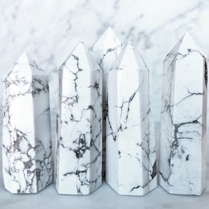 Choose your Howlite * 7 - 9 CM * 78 - 93 GRAM . Natural Stone . Positive energy . Howlite Crystal Point . Crystal point Tower