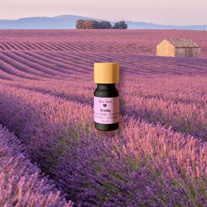 SERENITY - Super Lavanda Híbrida Pura: Aceite esencial orgánico, ideal para usar en difusor de ambiente, para aromaterapia relajante y para dormir.