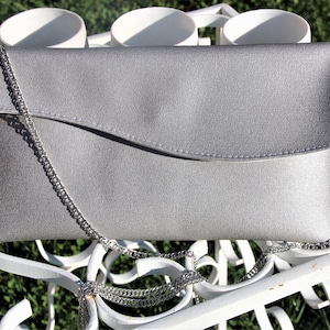 Evening pouch in faux leather silver fabric aspect, fully lined - Handcrafted creation