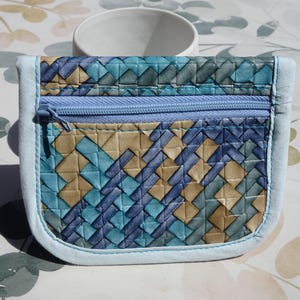 Porte-monnaie / porte carte en simili cuir effet trissé bleu, entièrement doublé  – Création artisanale