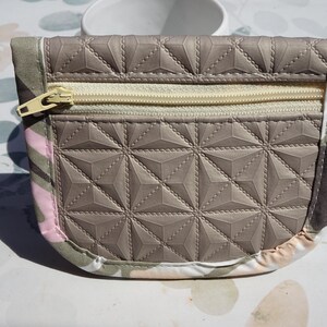 Porte-monnaie / porte carte en simili cuir effet matelassé beige, entièrement doublé  – Création artisanale