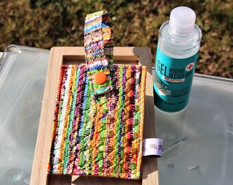 Etui pour gel hydro alcoolique en simili cuir effet tissé multicolore, entièrement doublé  - Création artisanale