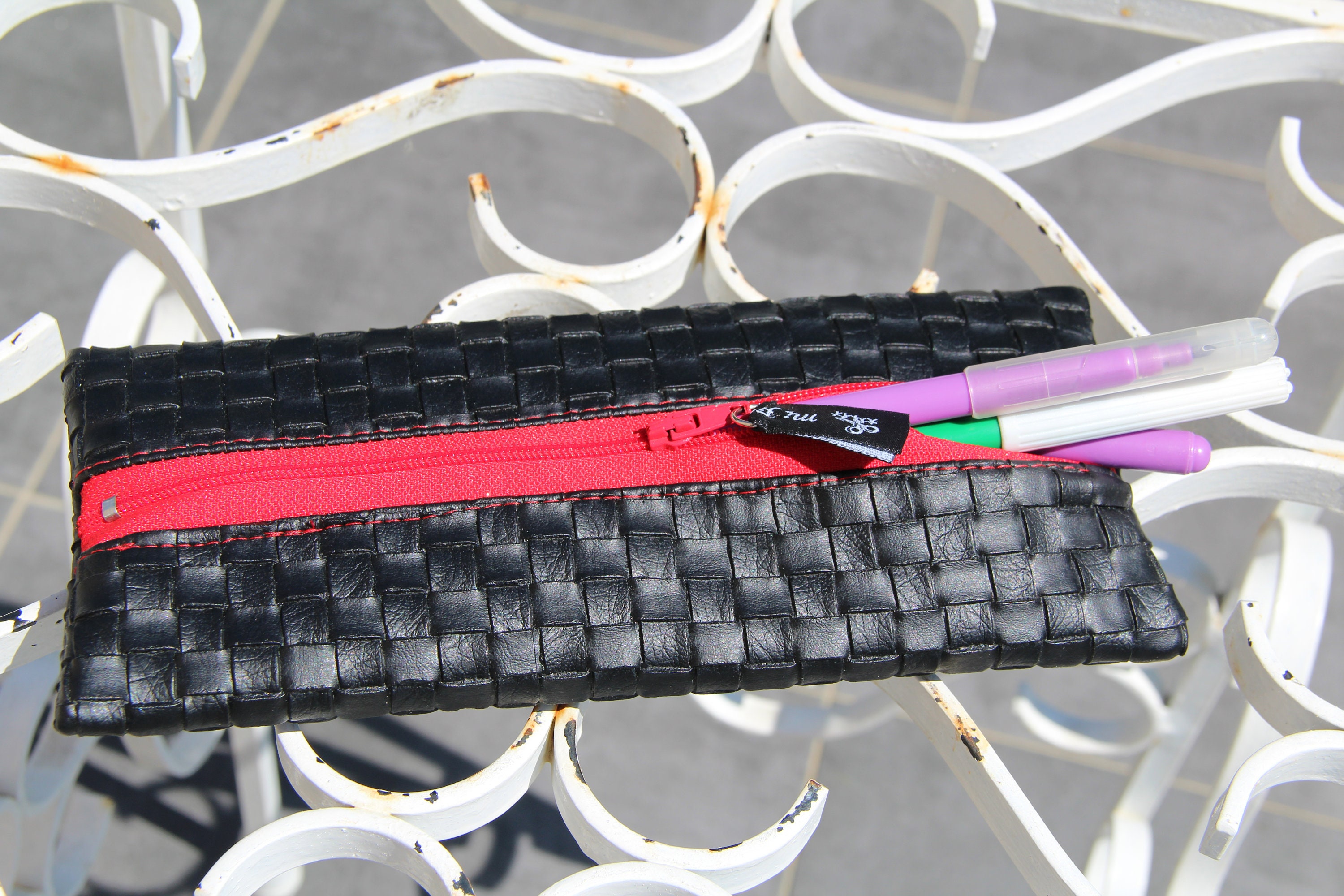 Trousse Écolier en Simili Cuir Noir Tressé, Entièrement Doublée - Création Artisanale