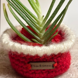 Holiday Crochet Basket, handmade mini basket, gift basket, decor basket, Red and Ecru crochet basket decor