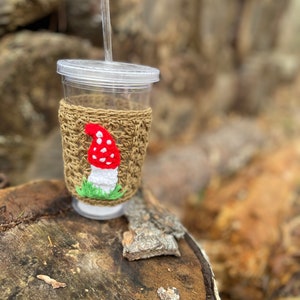 Cosy gehaakte paddenstoelenbeker: 24 oz Iced Coffee Cosy afbeelding 2