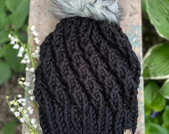 Gorro negro tejido a mano: gorro unisex de punto retorcido con pompón