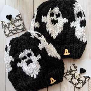 Handgebreide spookmuts: zwart-witte Halloweenmuts met pompon afbeelding 15