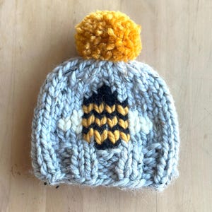 Baby Bee beanie, Newborn bee hat, Baby’s first Beanie, Bee baby beanie, Little Bee 0-3 Month Size
