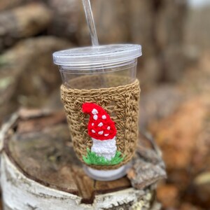 Cosy gehaakte paddenstoelenbeker: 24 oz Iced Coffee Cosy afbeelding 5
