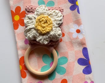 Kökshanddukshållare, Virkad prästkragehanddukshållare, Blomdekor