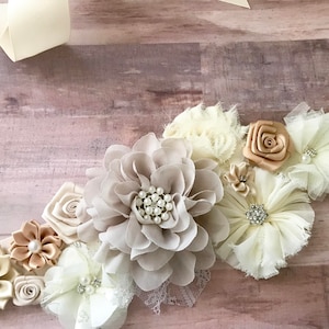 Szarfa ciążowa w kolorze kości słoniowej, bieli i kremu Szarfa ciążowa na przyjęcie z okazji ujawnienia płci dziecka, prezent na baby shower, pamiątkowy Szarfa dla dziewczynki sypiącej kwiaty Szarfa ślubna
