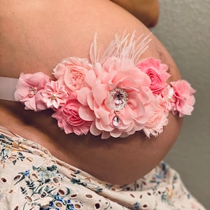 Zwangerschapssjerp roze, meisje, verenbloemsjerp, roze juweelriem, moederschapssjerp meisje, riem, verenriem bloemen, sjerp babyshower