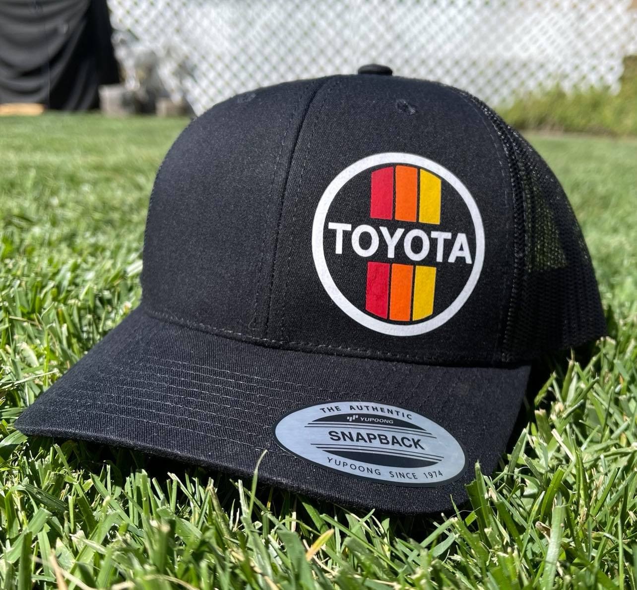 TOYOTA Circle Retro Racing Stripes Black Snapback Trucker Hat With