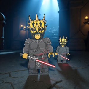 Pode incluir: Duas figuras estilizadas de Darth Maul, cada uma segurando um sabre de luz vermelho. As figuras têm marcas faciais amarelas e pretas e vestem uma armadura cinza escura. As figuras estão em uma sala pouco iluminada com uma escada ao fundo.