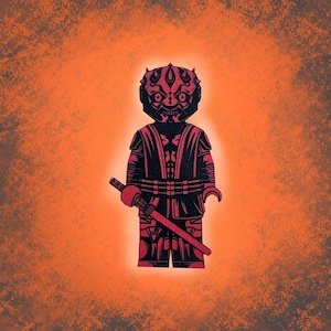 Może przedstawiać: Czerwono-czarna minifigurka Lego Dartha Maula z Gwiezdnych Wojen. Trzyma czerwony miecz świetlny i ma czerwony i czarny hełm z rogami.