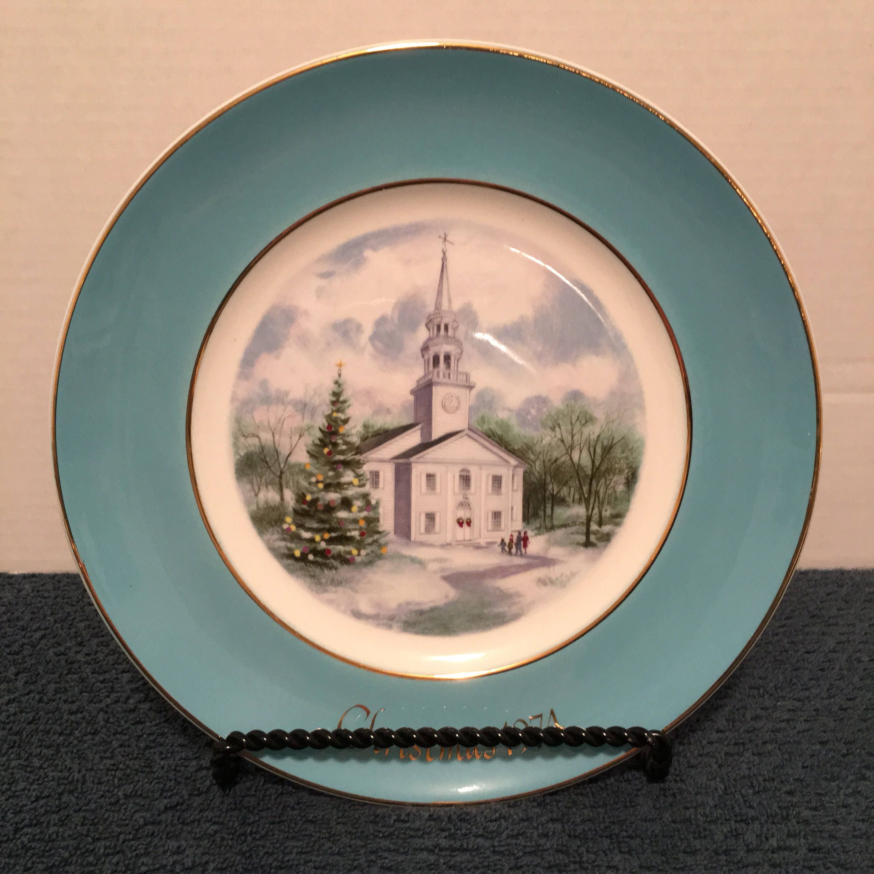 Avon 1974 Christmas Country Church Plate 