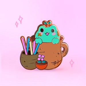 Clay Sculptor Frog Hard Enamel Pin